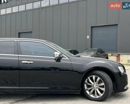 Черный Крайслер 300, объемом двигателя 3.6 л и пробегом 72 тыс. км за 12730 $, фото 6 на Automoto.ua