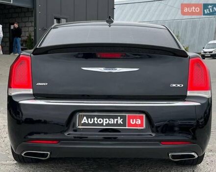 Черный Крайслер 300, объемом двигателя 3.6 л и пробегом 72 тыс. км за 12730 $, фото 10 на Automoto.ua