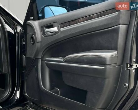 Черный Крайслер 300, объемом двигателя 3.6 л и пробегом 72 тыс. км за 12730 $, фото 15 на Automoto.ua