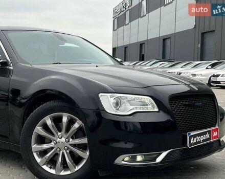 Черный Крайслер 300, объемом двигателя 3.6 л и пробегом 72 тыс. км за 12730 $, фото 2 на Automoto.ua