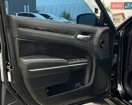 Черный Крайслер 300, объемом двигателя 3.6 л и пробегом 72 тыс. км за 12730 $, фото 44 на Automoto.ua