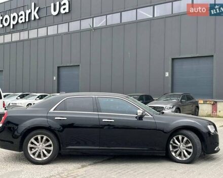 Черный Крайслер 300, объемом двигателя 3.6 л и пробегом 72 тыс. км за 12730 $, фото 7 на Automoto.ua