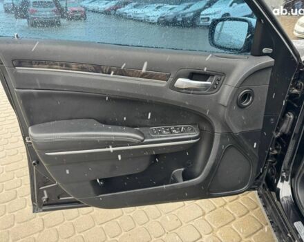 Черный Крайслер 300, объемом двигателя 3.6 л и пробегом 72 тыс. км за 13390 $, фото 7 на Automoto.ua
