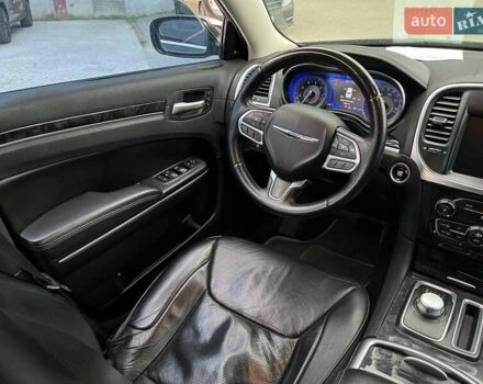 Черный Крайслер 300, объемом двигателя 3.6 л и пробегом 72 тыс. км за 12730 $, фото 27 на Automoto.ua
