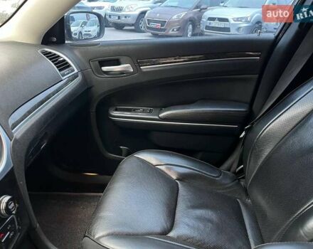 Черный Крайслер 300, объемом двигателя 3.6 л и пробегом 72 тыс. км за 12730 $, фото 32 на Automoto.ua