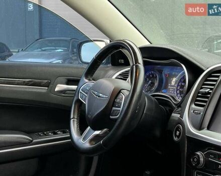 Черный Крайслер 300, объемом двигателя 3.6 л и пробегом 72 тыс. км за 12730 $, фото 17 на Automoto.ua