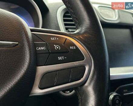 Черный Крайслер 300, объемом двигателя 3.6 л и пробегом 72 тыс. км за 12730 $, фото 37 на Automoto.ua