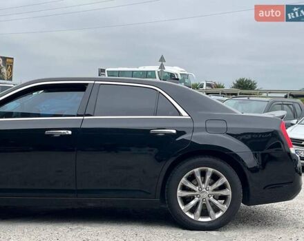 Черный Крайслер 300, объемом двигателя 3.6 л и пробегом 72 тыс. км за 12730 $, фото 12 на Automoto.ua