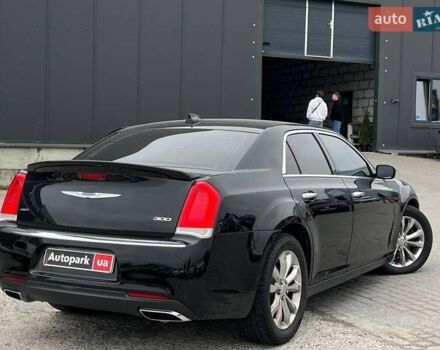Черный Крайслер 300, объемом двигателя 3.6 л и пробегом 72 тыс. км за 12730 $, фото 9 на Automoto.ua