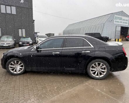 Черный Крайслер 300, объемом двигателя 3.6 л и пробегом 72 тыс. км за 13390 $, фото 14 на Automoto.ua