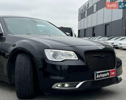 Черный Крайслер 300, объемом двигателя 3.6 л и пробегом 72 тыс. км за 12730 $, фото 5 на Automoto.ua