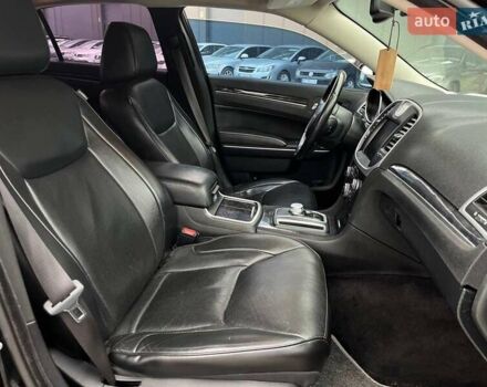 Черный Крайслер 300, объемом двигателя 3.6 л и пробегом 72 тыс. км за 12730 $, фото 20 на Automoto.ua