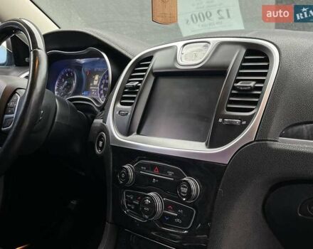 Черный Крайслер 300, объемом двигателя 3.6 л и пробегом 72 тыс. км за 12730 $, фото 18 на Automoto.ua