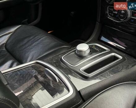 Черный Крайслер 300, объемом двигателя 3.6 л и пробегом 72 тыс. км за 12730 $, фото 19 на Automoto.ua