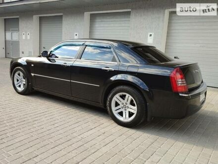 Крайслер 300 2005 у Хмельницькому на Automoto.ua Чорний Крайслер 300, об'ємом двигуна 3.5 л та пробігом 206 тис. км за 9999 $, фото 1 на Automoto.ua