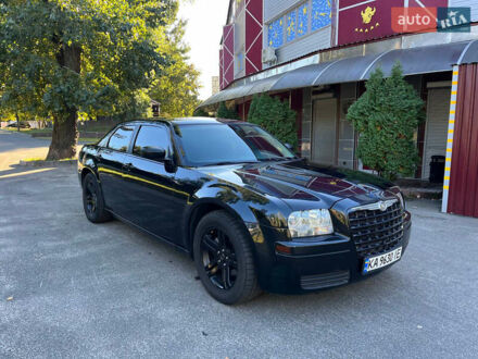 Крайслер 300 2008 в Киеве на Automoto.ua Черный Крайслер 300, объемом двигателя 2.7 л и пробегом 251 тыс. км за 5700 $, фото 1 на Automoto.ua
