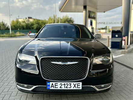Крайслер 300 2017 в Днепре (Днепропетровске) на Automoto.ua Черный Крайслер 300, объемом двигателя 3.6 л и пробегом 90 тыс. км за 16900 $, фото 1 на Automoto.ua