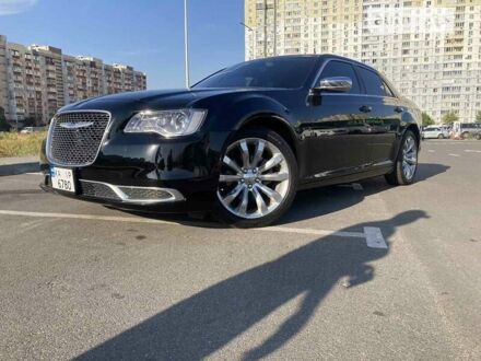 Крайслер 300 2018 у Києві на Automoto.ua Чорний Крайслер 300, об'ємом двигуна 3.6 л та пробігом 100 тис. км за 24000 $, фото 1 на Automoto.ua