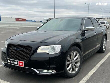 Крайслер 300 2018 у Львові на Automoto.ua Чорний Крайслер 300, об'ємом двигуна 3.6 л та пробігом 72 тис. км за 11990 $, фото 1 на Automoto.ua