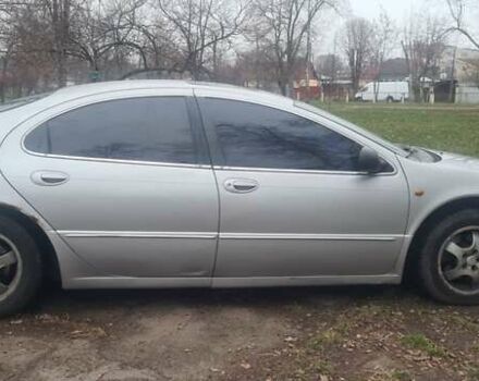 Серый Крайслер 300, объемом двигателя 2.7 л и пробегом 358 тыс. км за 2300 $, фото 5 на Automoto.ua