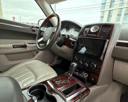 Серый Крайслер 300, объемом двигателя 3.52 л и пробегом 247 тыс. км за 11700 $, фото 20 на Automoto.ua