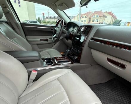 Серый Крайслер 300, объемом двигателя 3.52 л и пробегом 247 тыс. км за 11700 $, фото 16 на Automoto.ua