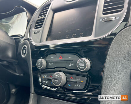 Сірий Крайслер 300, об'ємом двигуна 3.6 л та пробігом 161 тис. км за 15200 $, фото 13 на Automoto.ua