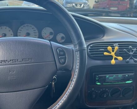 Крайслер Циррус 1995 в Вишневом на Automoto.ua Красный Крайслер Циррус, объемом двигателя 2.5 л и пробегом 300 тыс. км за 2000 $, фото 3 на Automoto.ua