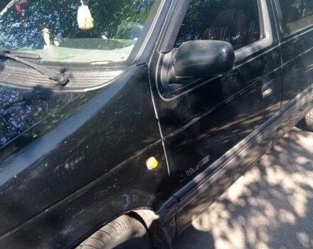 Черный Крайслер Другая, объемом двигателя 3.3 л и пробегом 350 тыс. км за 3004 $, фото 4 на Automoto.ua