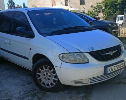 Білий Крайслер Grand Voyager, об'ємом двигуна 2.4 л та пробігом 400 тис. км за 5693 $, фото 2 на Automoto.ua