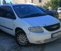 Білий Крайслер Grand Voyager, об'ємом двигуна 2.4 л та пробігом 400 тис. км за 5693 $, фото 2 на Automoto.ua