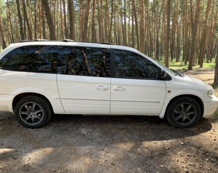 Белый Крайслер Гранд Вояджер, объемом двигателя 2.8 л и пробегом 340 тыс. км за 63000 $, фото 3 на Automoto.ua