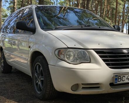 Белый Крайслер Гранд Вояджер, объемом двигателя 2.8 л и пробегом 340 тыс. км за 63000 $, фото 1 на Automoto.ua