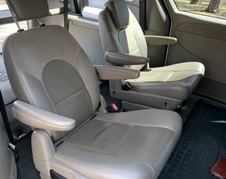 Белый Крайслер Гранд Вояджер, объемом двигателя 2.8 л и пробегом 340 тыс. км за 63000 $, фото 11 на Automoto.ua