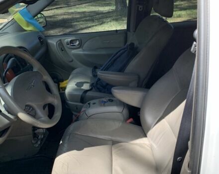 Белый Крайслер Гранд Вояджер, объемом двигателя 2.8 л и пробегом 340 тыс. км за 63000 $, фото 8 на Automoto.ua