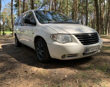 Белый Крайслер Гранд Вояджер, объемом двигателя 2.8 л и пробегом 340 тыс. км за 63000 $, фото 2 на Automoto.ua