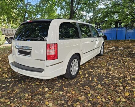 Белый Крайслер Гранд Вояджер, объемом двигателя 2.8 л и пробегом 300 тыс. км за 3524 $, фото 3 на Automoto.ua