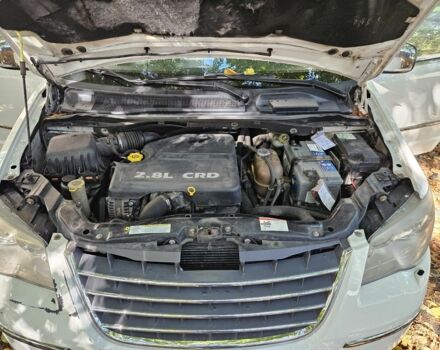 Белый Крайслер Гранд Вояджер, объемом двигателя 2.8 л и пробегом 300 тыс. км за 3524 $, фото 23 на Automoto.ua