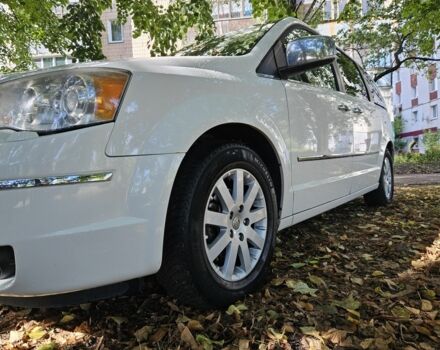 Белый Крайслер Гранд Вояджер, объемом двигателя 2.8 л и пробегом 300 тыс. км за 3524 $, фото 6 на Automoto.ua