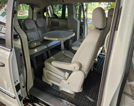 Белый Крайслер Гранд Вояджер, объемом двигателя 2.8 л и пробегом 300 тыс. км за 3524 $, фото 19 на Automoto.ua