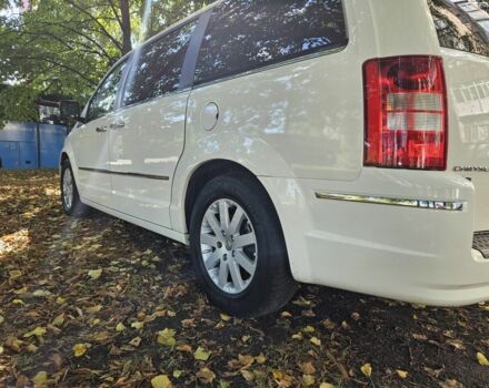 Белый Крайслер Гранд Вояджер, объемом двигателя 2.8 л и пробегом 300 тыс. км за 3524 $, фото 5 на Automoto.ua