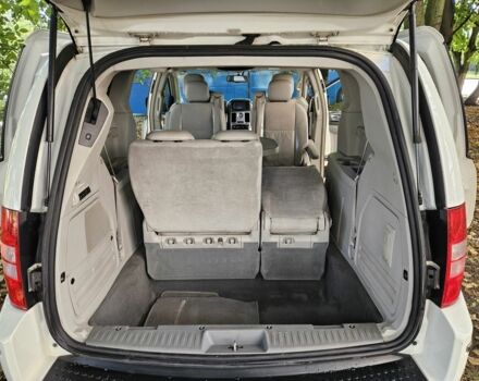 Белый Крайслер Гранд Вояджер, объемом двигателя 2.8 л и пробегом 300 тыс. км за 3524 $, фото 18 на Automoto.ua