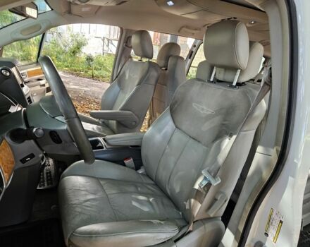 Белый Крайслер Гранд Вояджер, объемом двигателя 2.8 л и пробегом 300 тыс. км за 3524 $, фото 13 на Automoto.ua