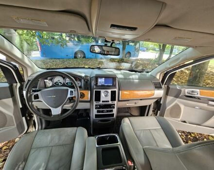 Белый Крайслер Гранд Вояджер, объемом двигателя 2.8 л и пробегом 300 тыс. км за 3524 $, фото 14 на Automoto.ua