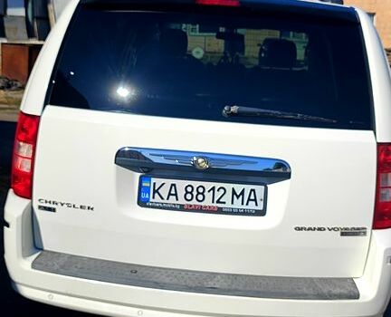 Белый Крайслер Гранд Вояджер, объемом двигателя 2.8 л и пробегом 250 тыс. км за 12350 $, фото 7 на Automoto.ua