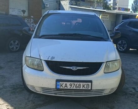 Білий Крайслер Grand Voyager, об'ємом двигуна 2.4 л та пробігом 400 тис. км за 5693 $, фото 1 на Automoto.ua