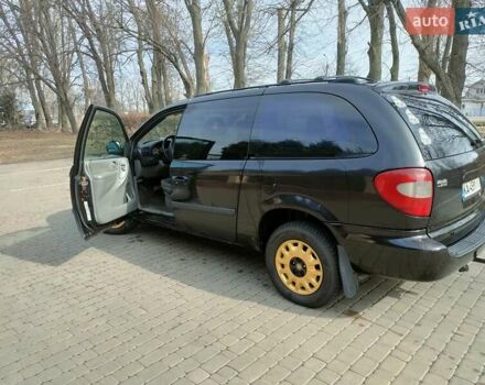 Чорний Крайслер Grand Voyager, об'ємом двигуна 2.8 л та пробігом 370 тис. км за 4800 $, фото 2 на Automoto.ua