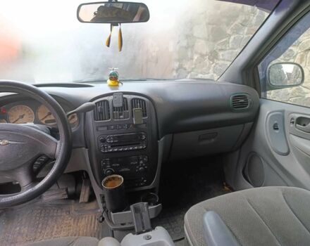 Черный Крайслер Гранд Вояджер, объемом двигателя 2.8 л и пробегом 365 тыс. км за 4200 $, фото 7 на Automoto.ua