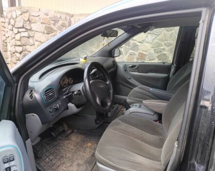 Черный Крайслер Гранд Вояджер, объемом двигателя 2.8 л и пробегом 365 тыс. км за 4200 $, фото 6 на Automoto.ua