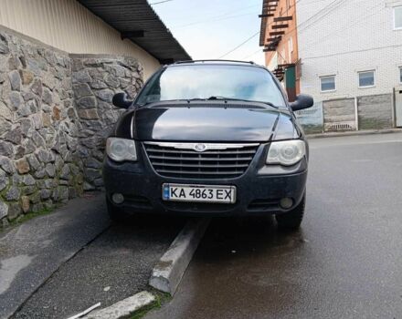 Черный Крайслер Гранд Вояджер, объемом двигателя 2.8 л и пробегом 365 тыс. км за 4200 $, фото 1 на Automoto.ua